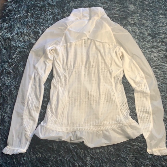 Lululemon Run Wild Jacket White size 4 NWOT. - Picture 9 of 10